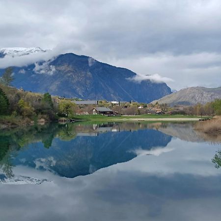 Villargondran, Les Magnifiques Cols De Maurienne Garage Motos, Velos Pokoj fotografie